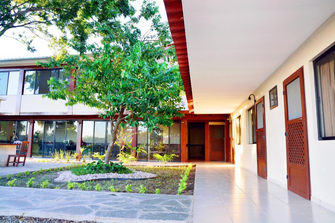 Los Jazmines Hotel Resort Warnes Exterior foto
