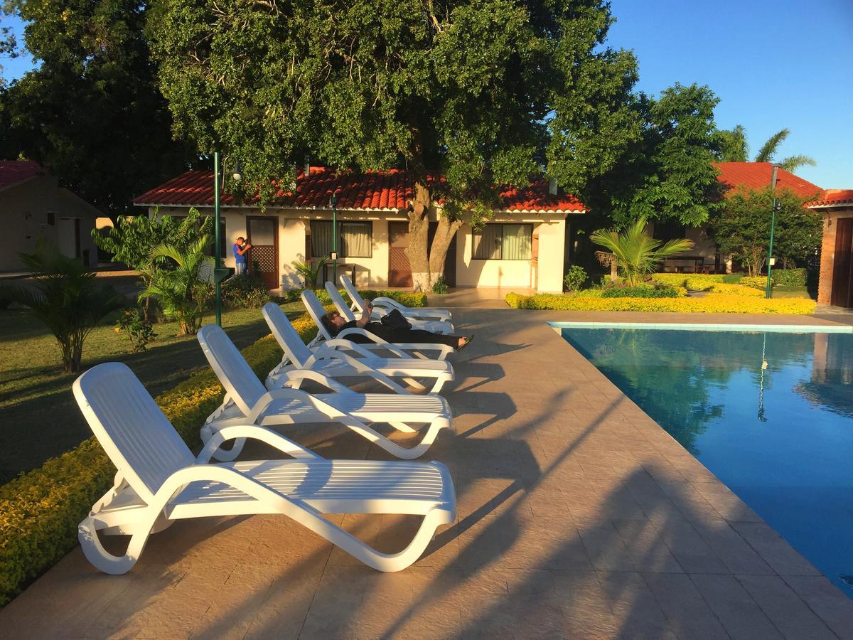Los Jazmines Hotel Resort Warnes Exterior foto