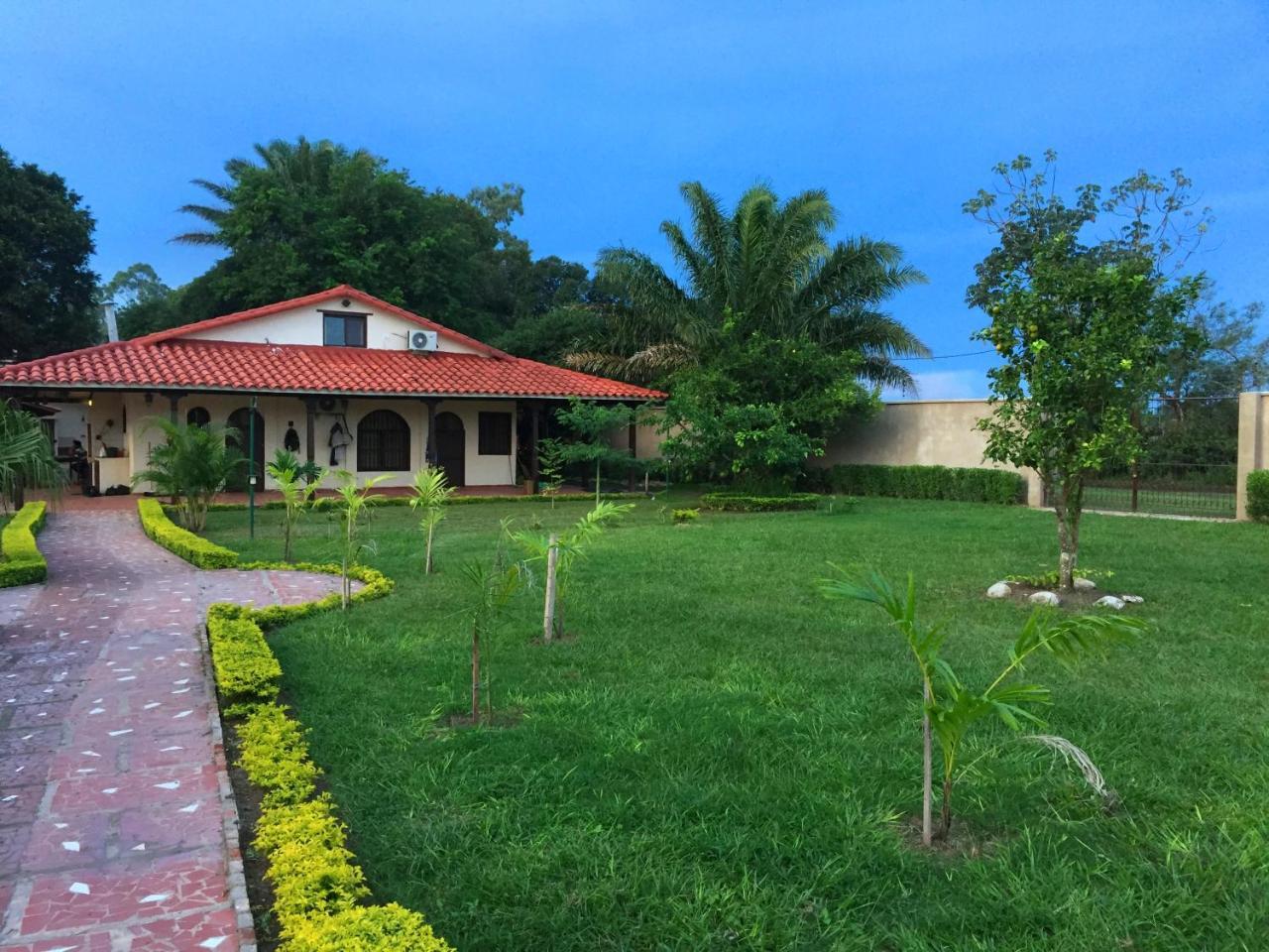 Los Jazmines Hotel Resort Warnes Exterior foto