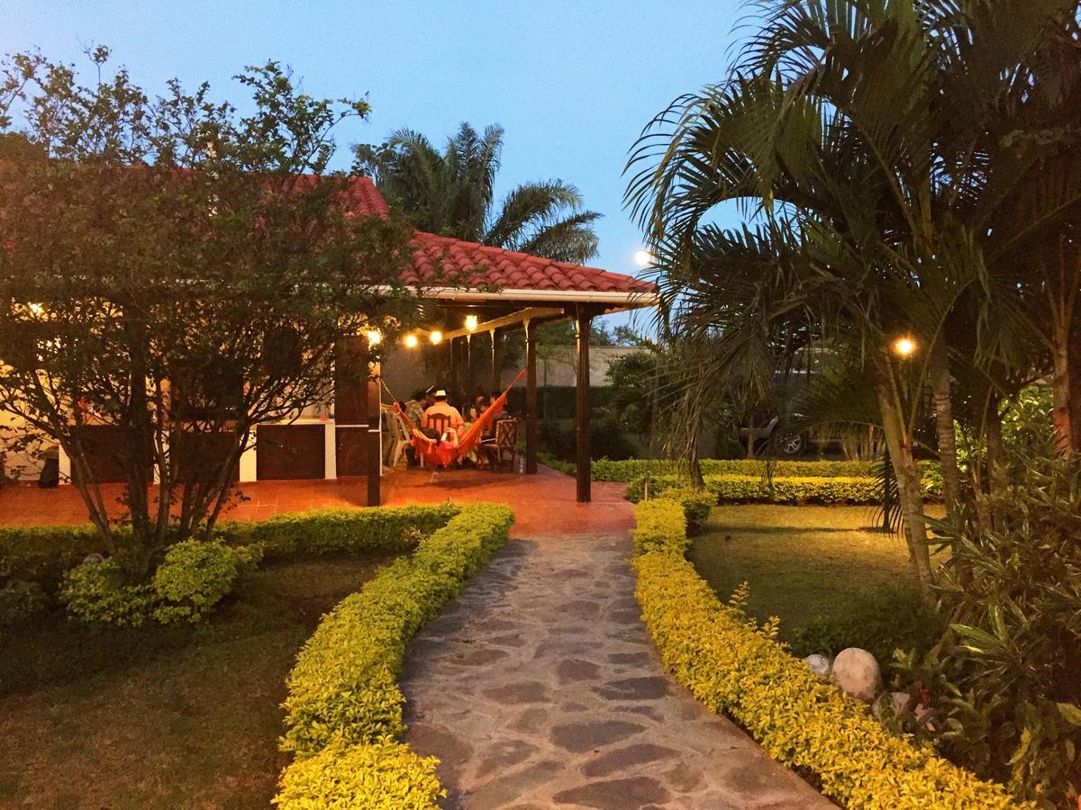 Los Jazmines Hotel Resort Warnes Exterior foto