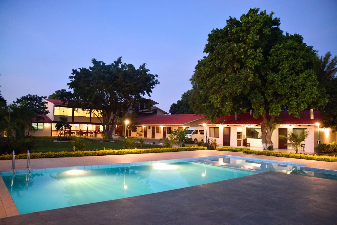 Los Jazmines Hotel Resort Warnes Exterior foto