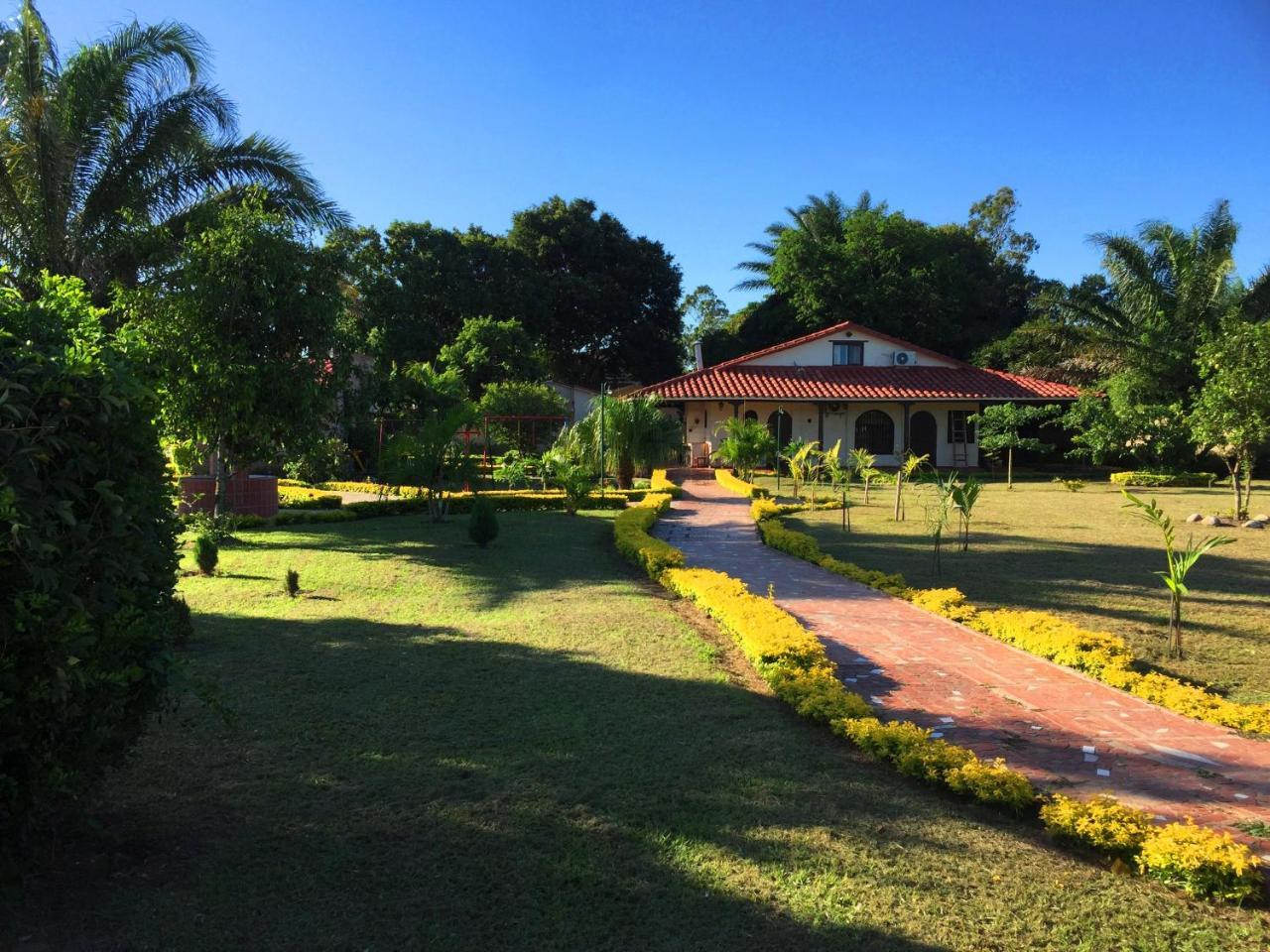 Los Jazmines Hotel Resort Warnes Exterior foto