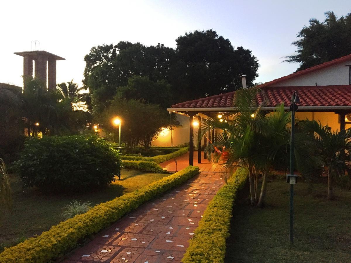 Los Jazmines Hotel Resort Warnes Exterior foto