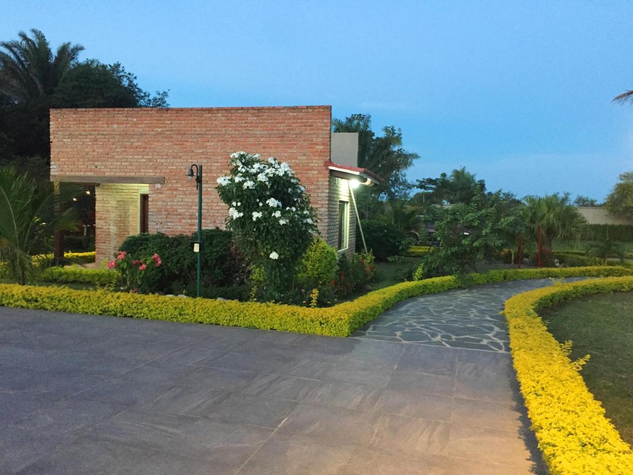 Los Jazmines Hotel Resort Warnes Exterior foto